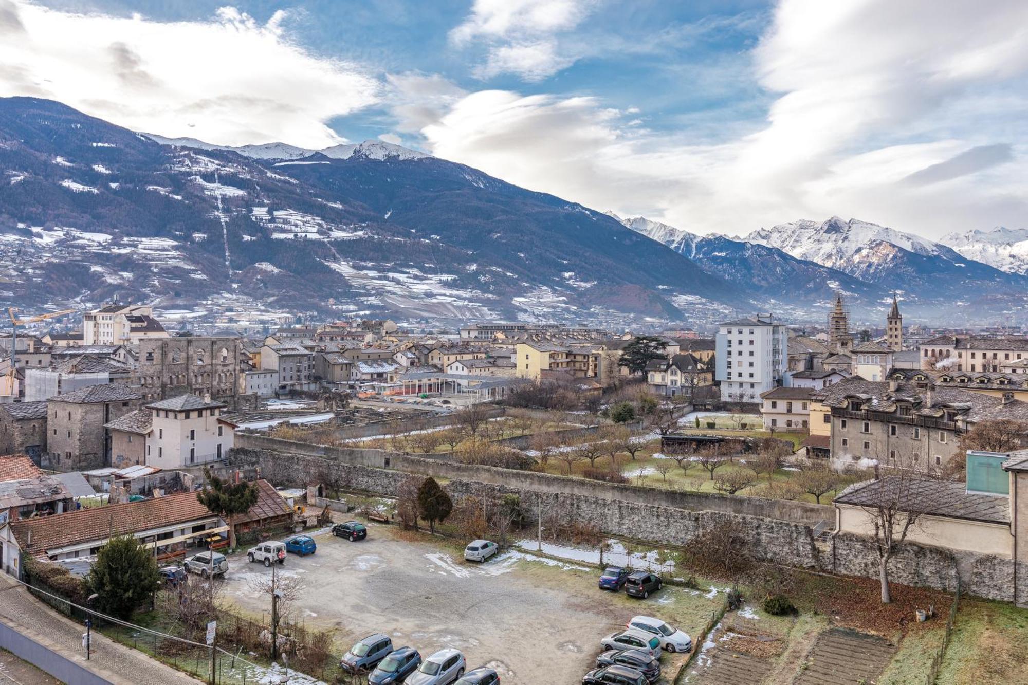 Attico Esclusivo Teatro Romano Aosta Bagian luar foto