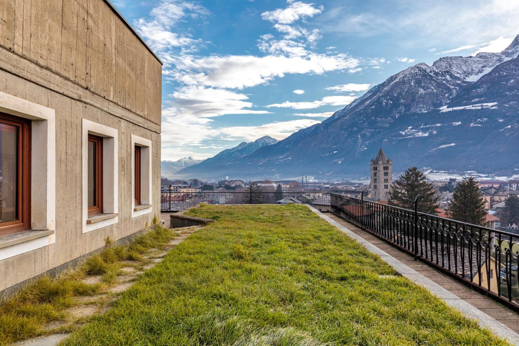 Attico Esclusivo Teatro Romano Aosta Bagian luar foto